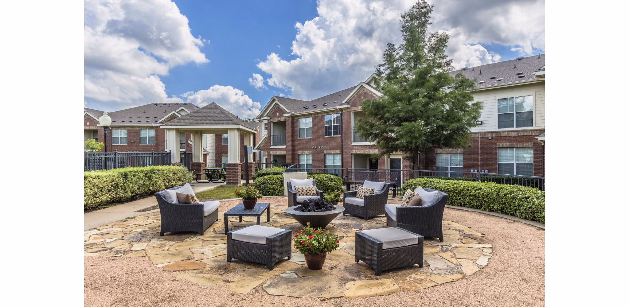 fire pit/patio at Grand Estates at Keller Apartments