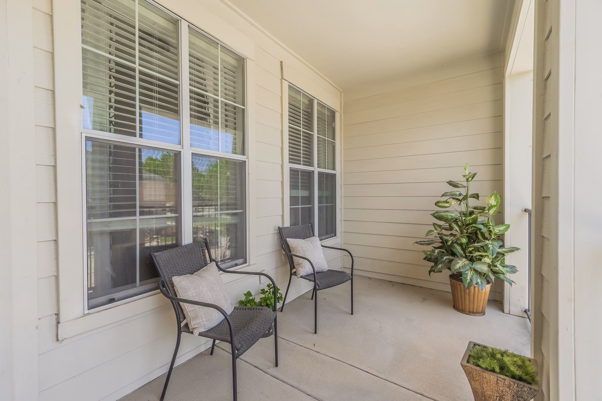 patio at Grand Estates at Keller Apartments