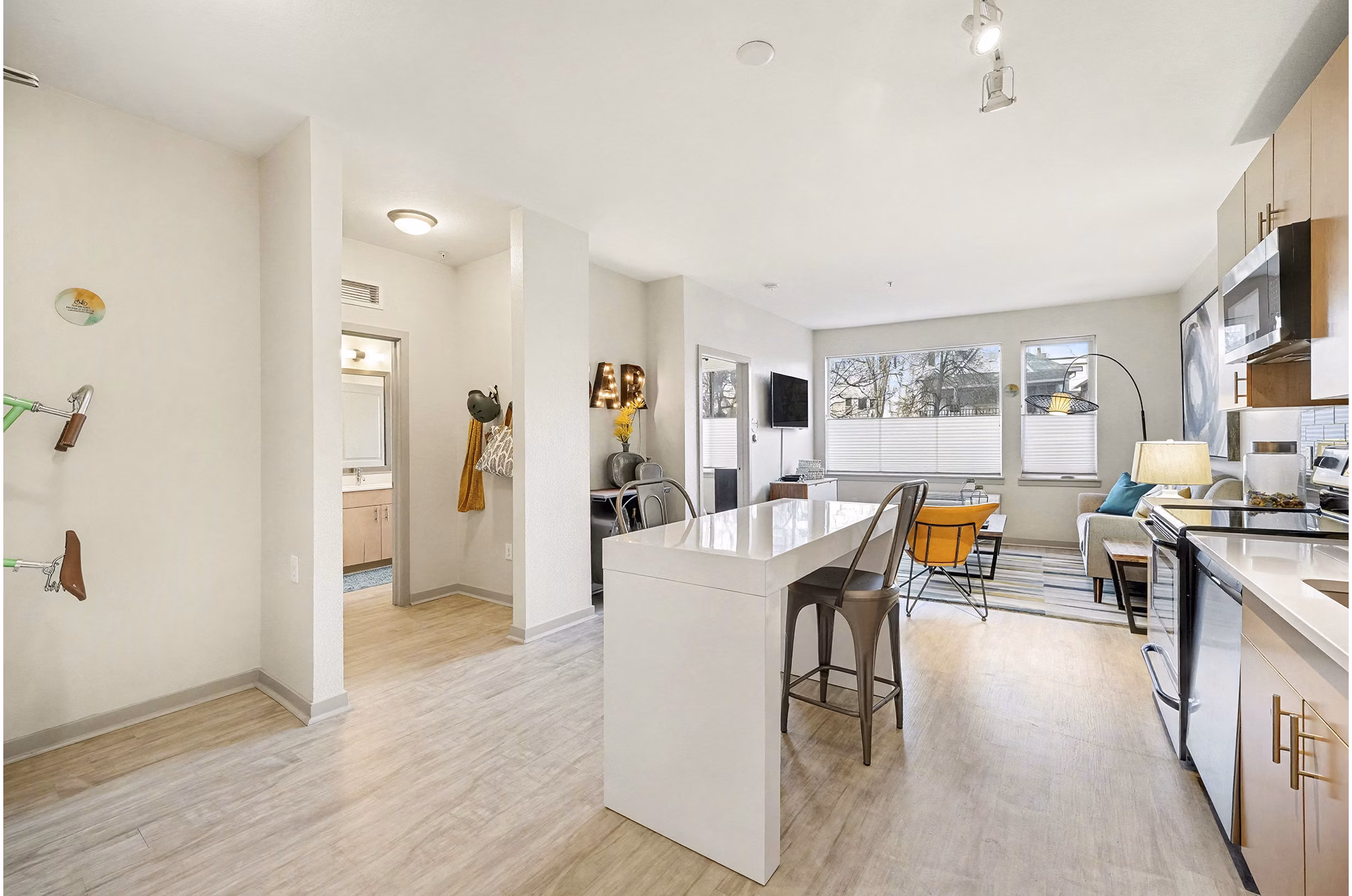 dining room at LoHi Gold Apartments 