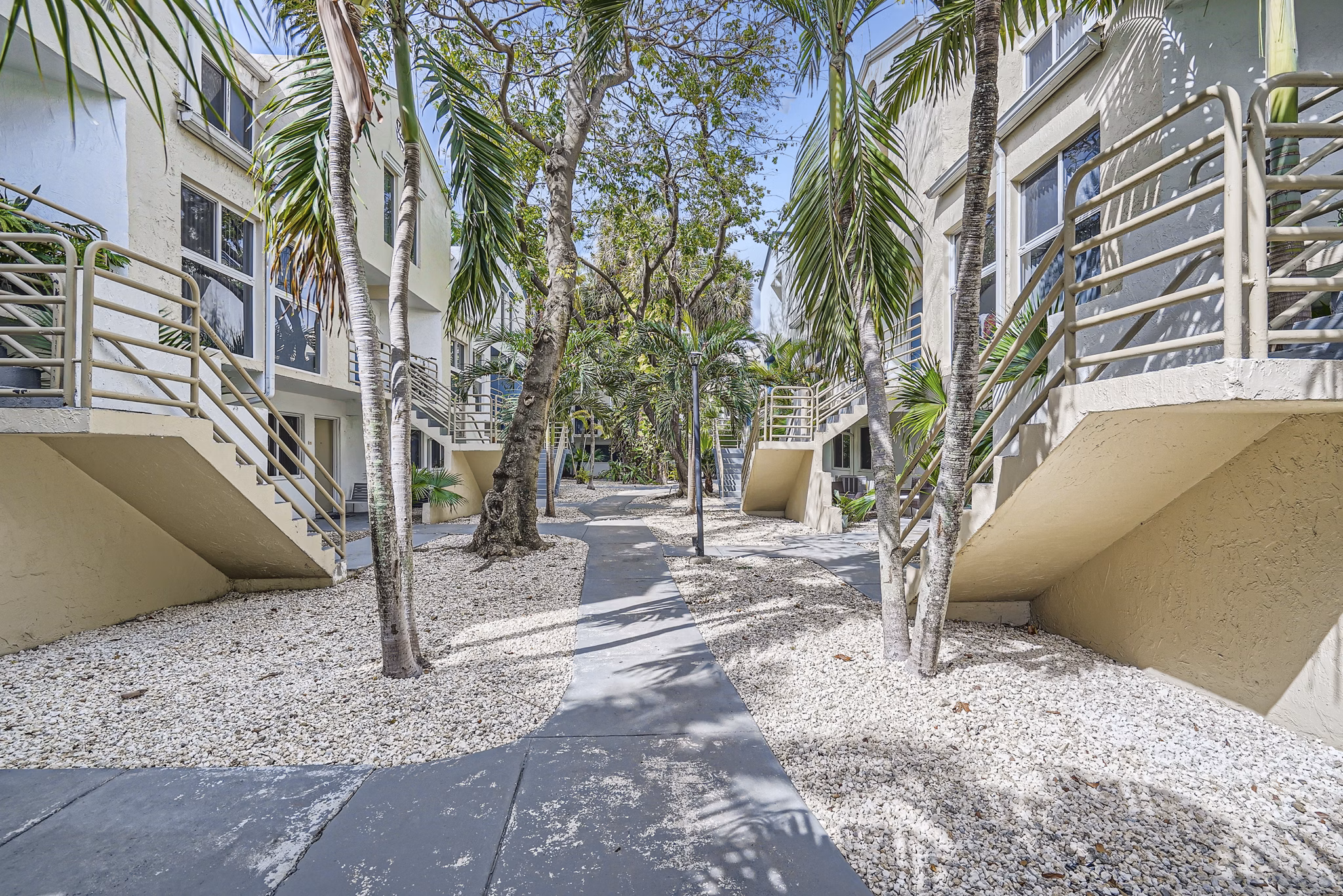 building/exterior at Ludlam Point Apartments