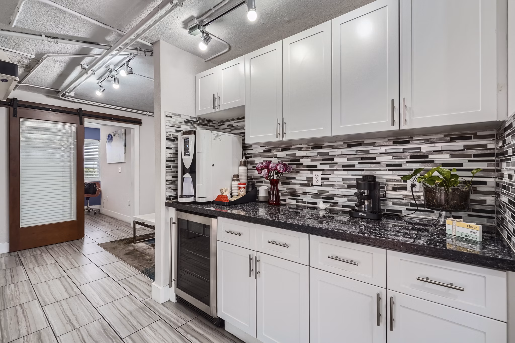 clubhouse at Ludlam Point Apartments