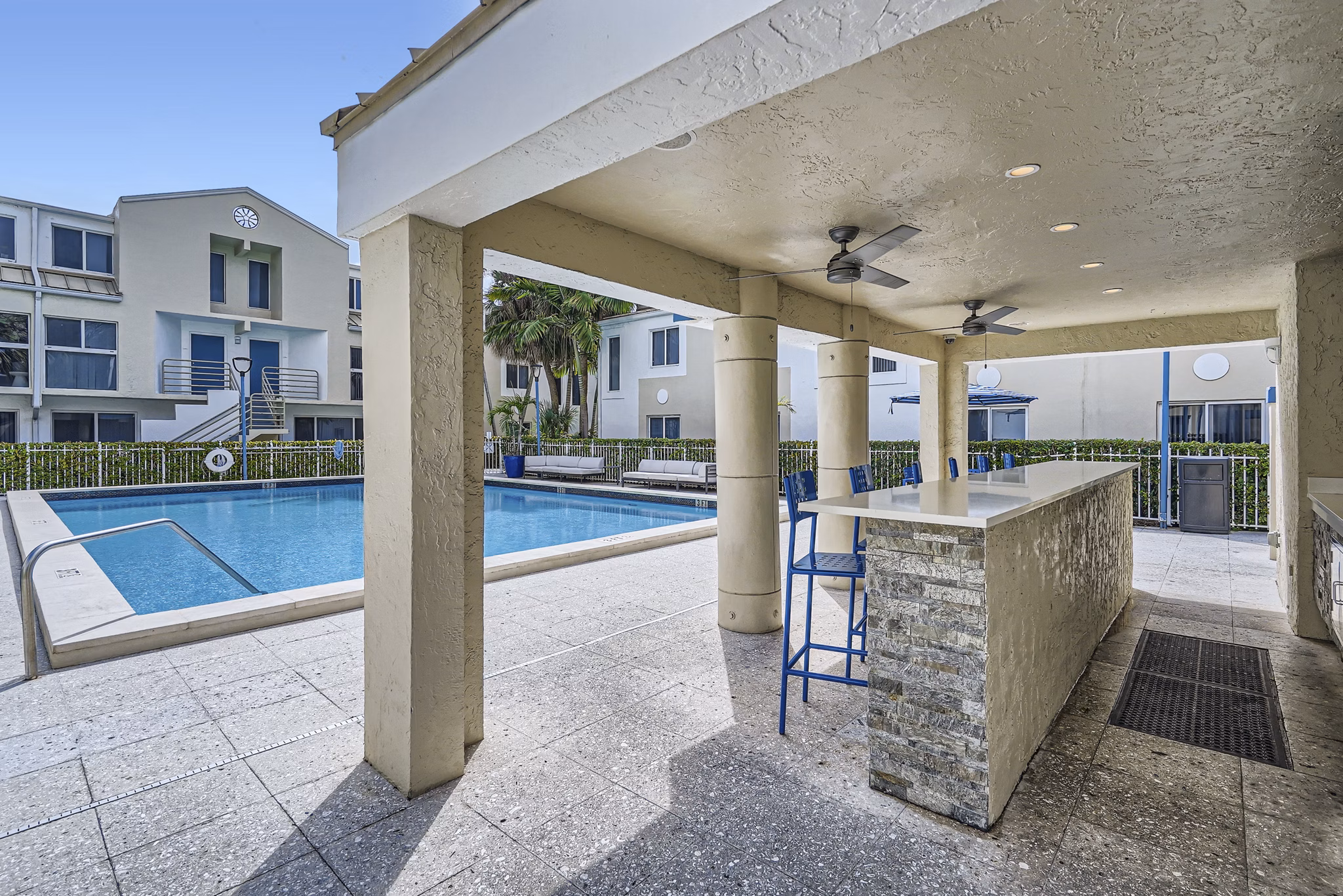 grill area/patio at Ludlam Point Apartments