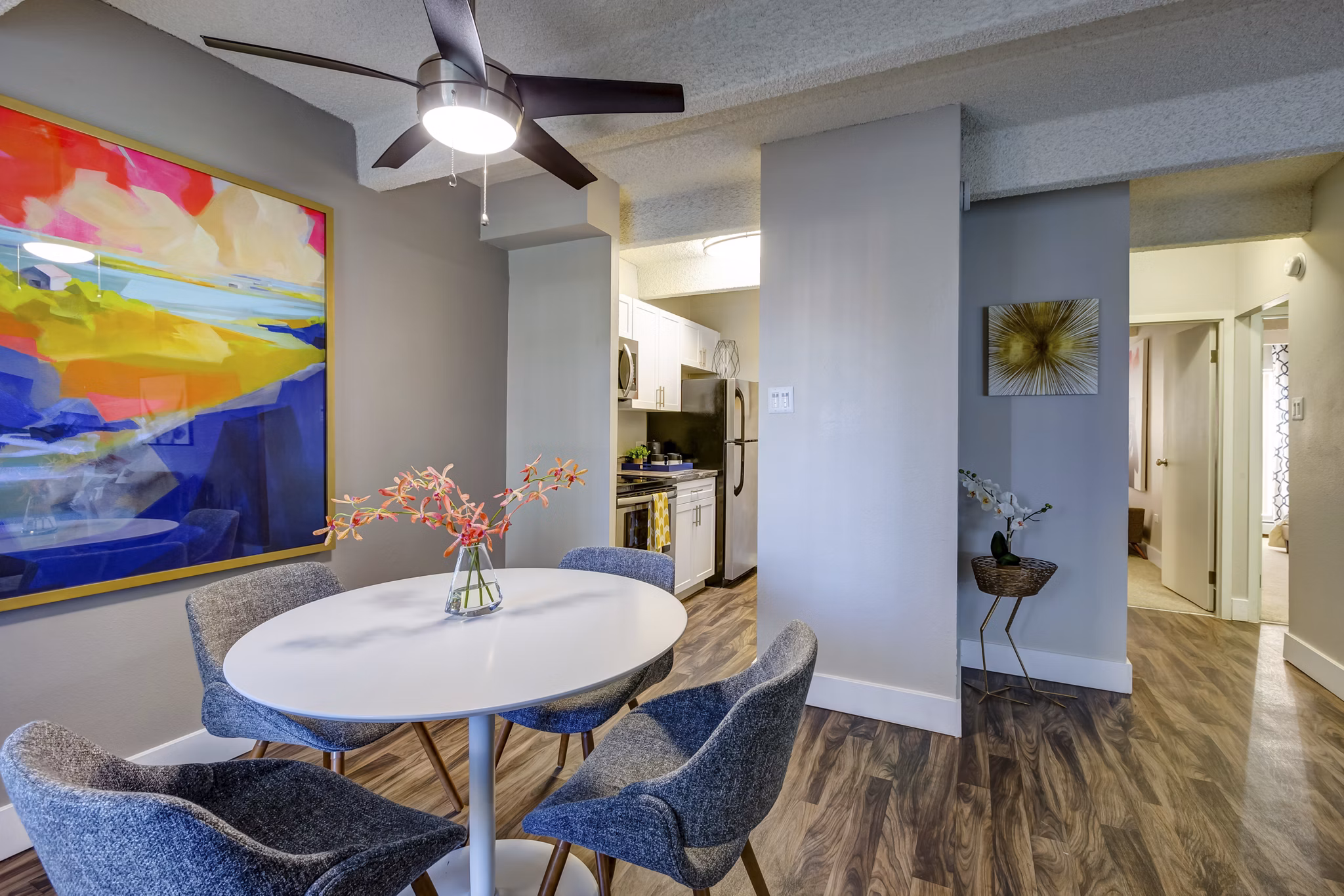 dining area at Monaco South Apartments