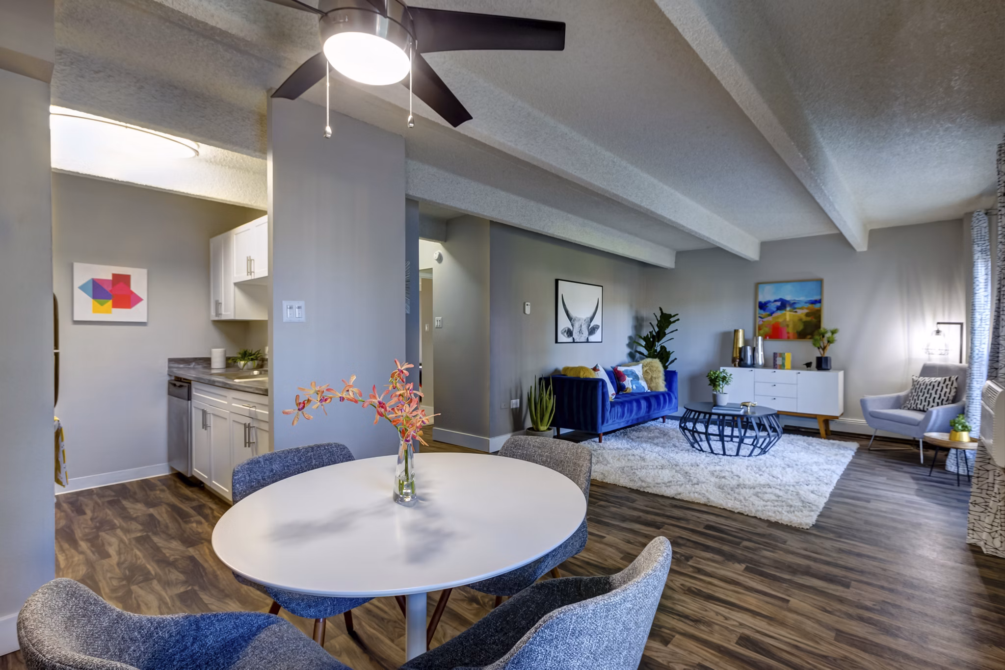 dining area at Monaco South Apartments