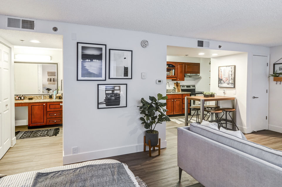 Living Room at Sullivan's Ridge Apartments