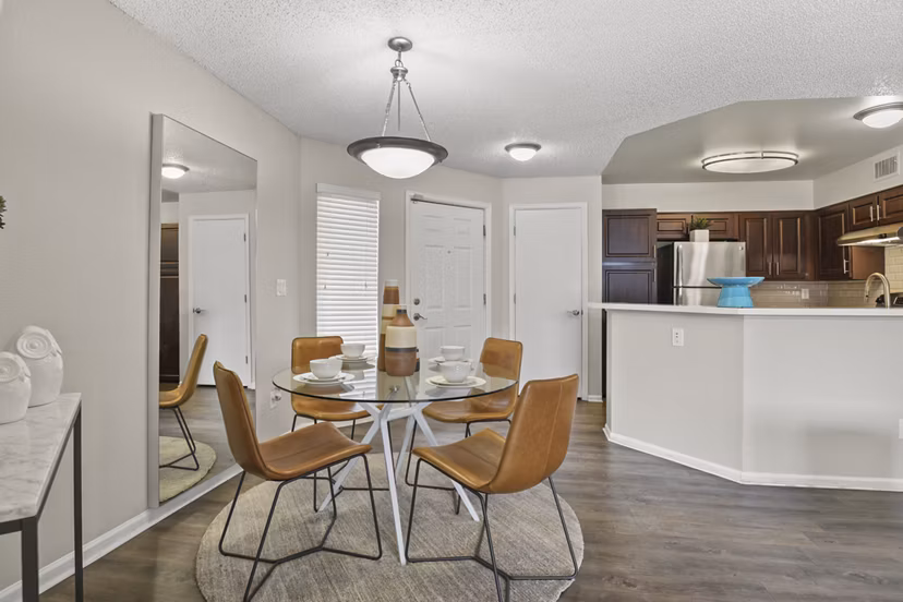 dining area at Walker Landing Apartments