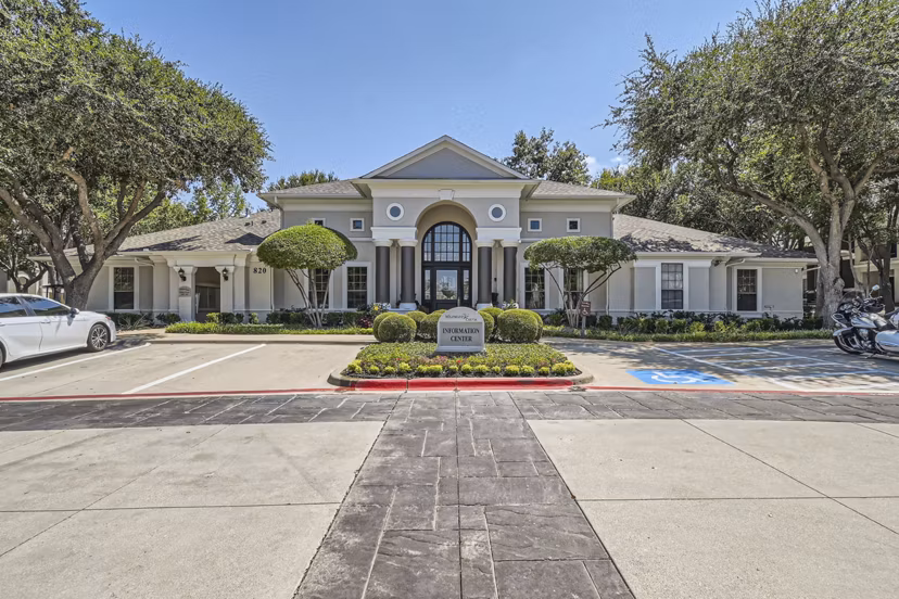 exterior at Wildwood Creek Apartments