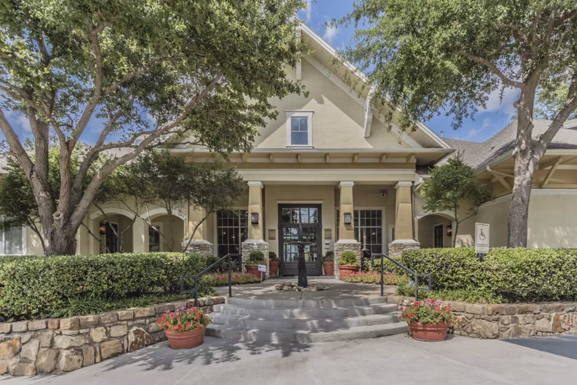 clubhouse at Grand Estates at Kessler Park Apartments