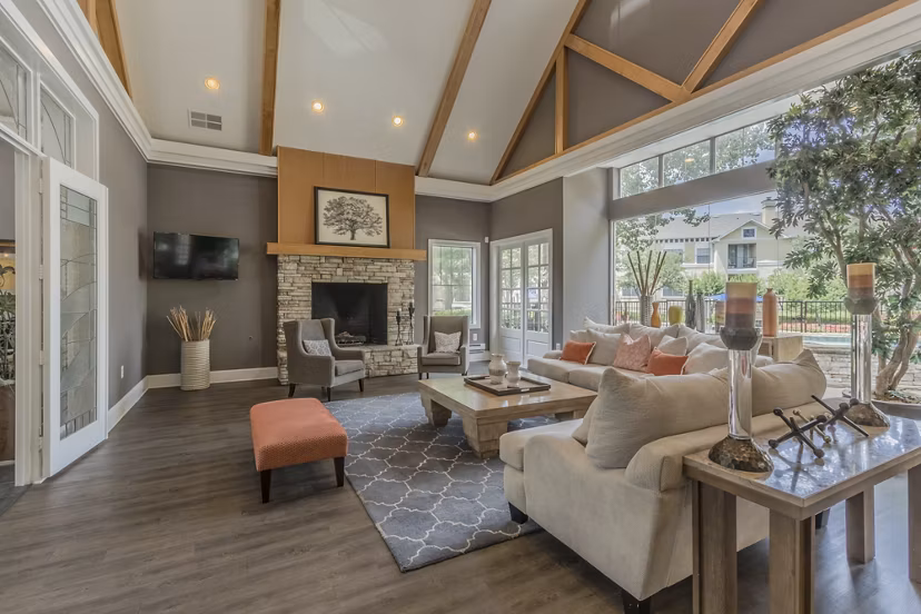 clubhouse at Grand Estates at Kessler Park Apartments