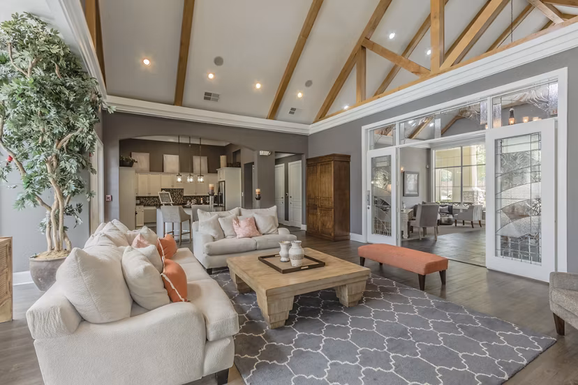 clubhouse at Grand Estates at Kessler Park Apartments
