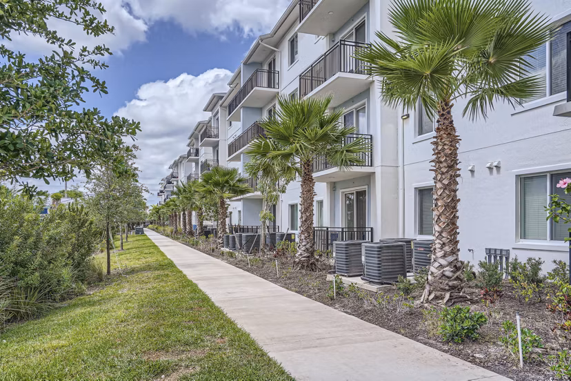 exterior at River North Apartments