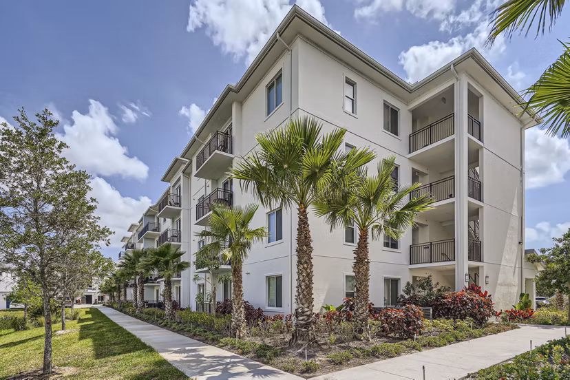 exterior at River North Apartments