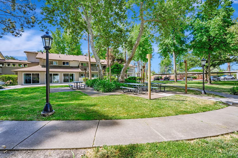 patio at Country Club Village Apartments