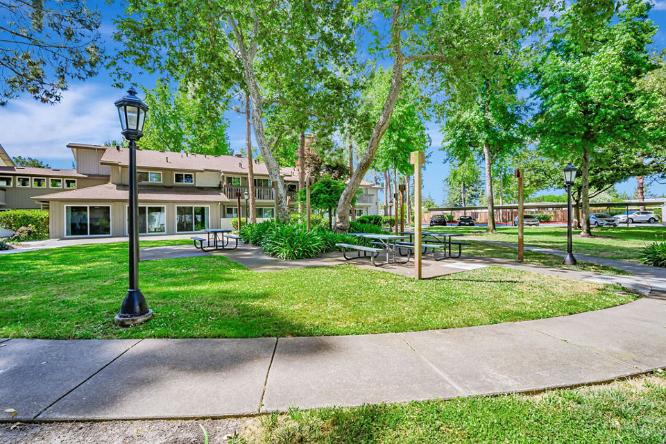 patio at Country Club Village Apartments