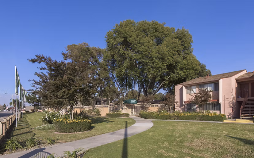 building/exterior at Fairview Green Apartments