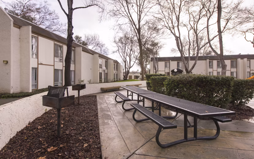 grill area/patio at Lawrence Road Apartments