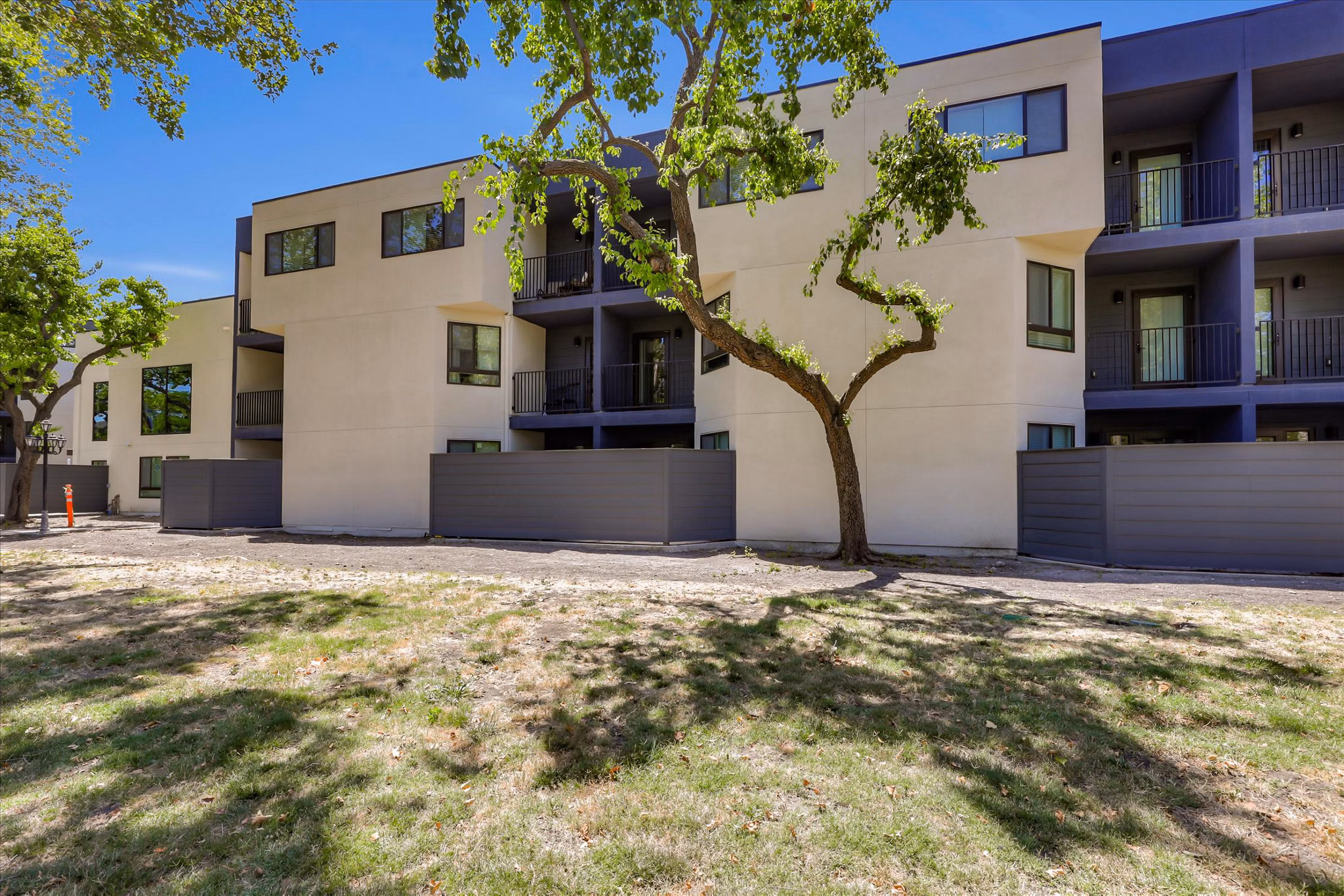 building/exterior at 100 Boyd Apartments