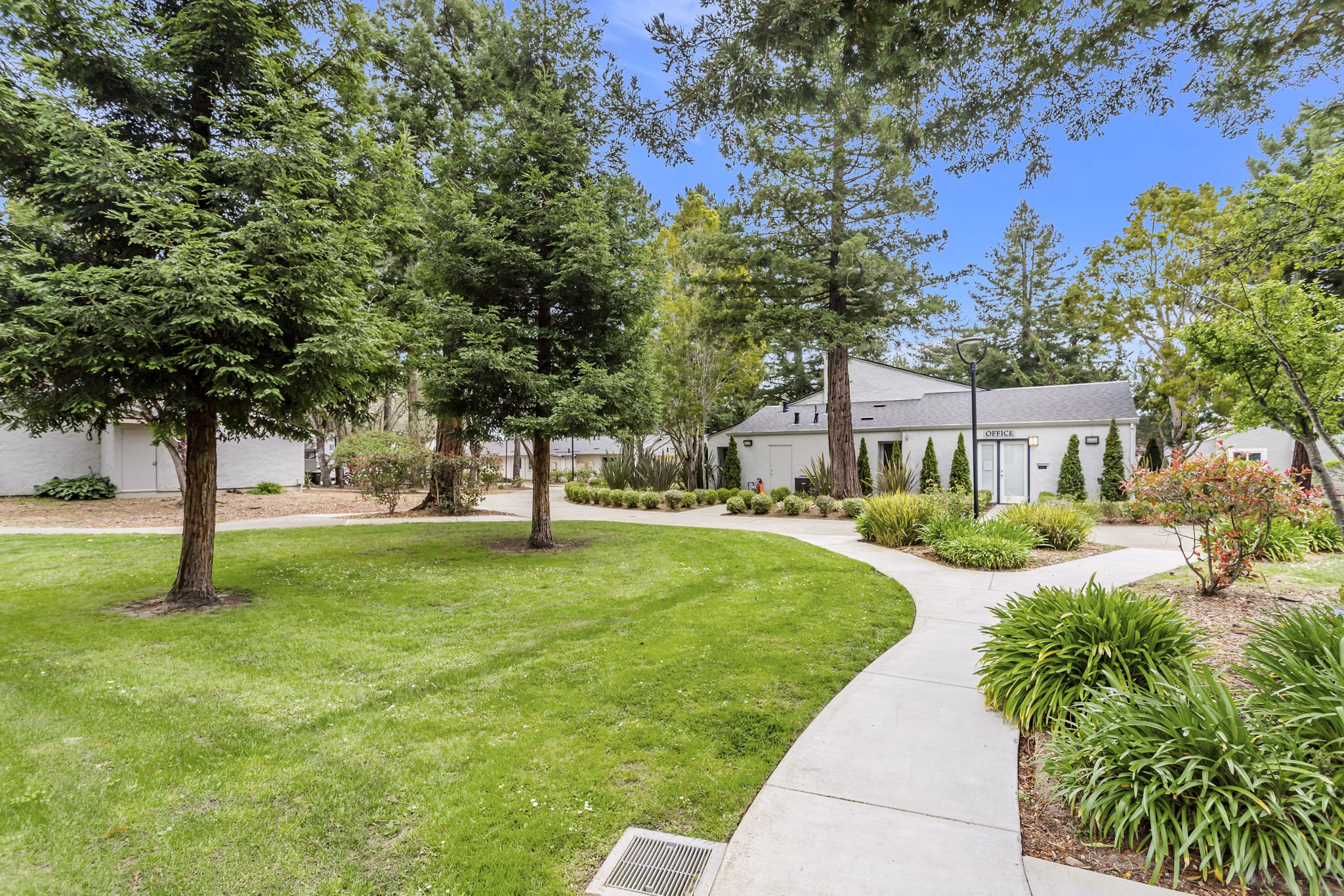 building at Capitola Gardens Apartments