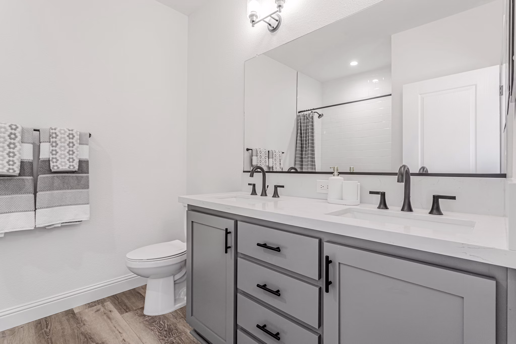 bathroom at Capitola Gardens Apartments