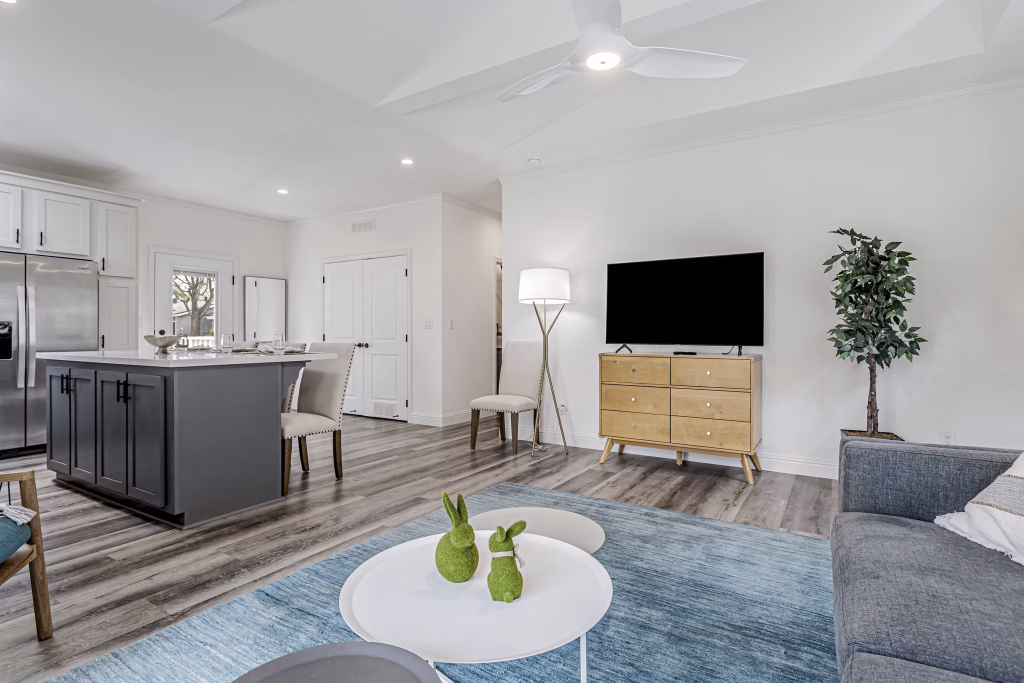 living room at Capitola Gardens Apartments