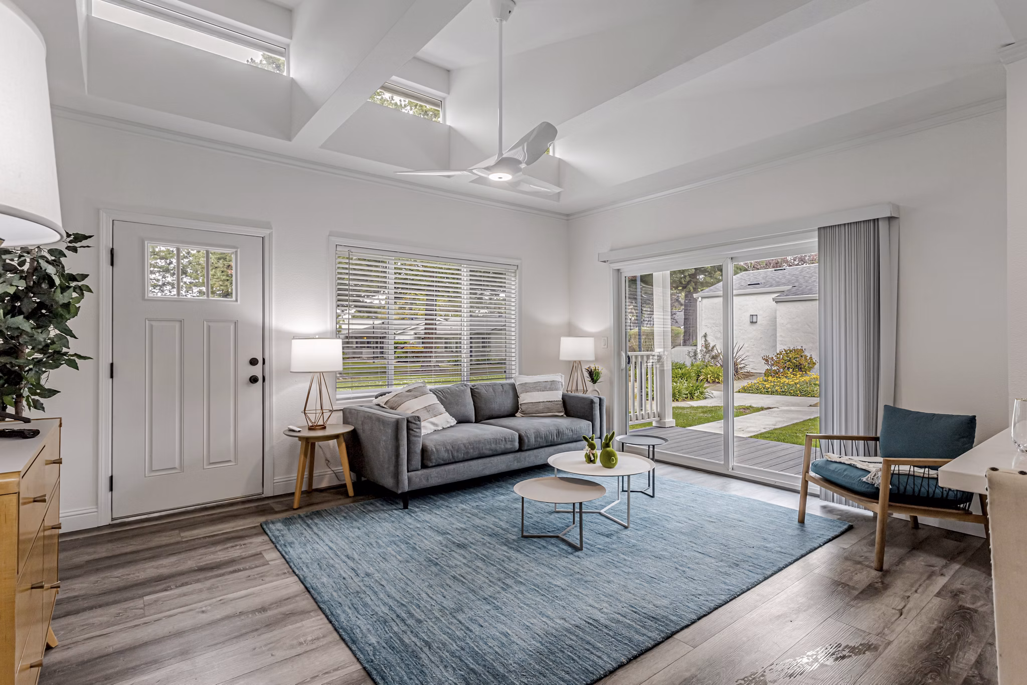 living room at Capitola Gardensl Apartments