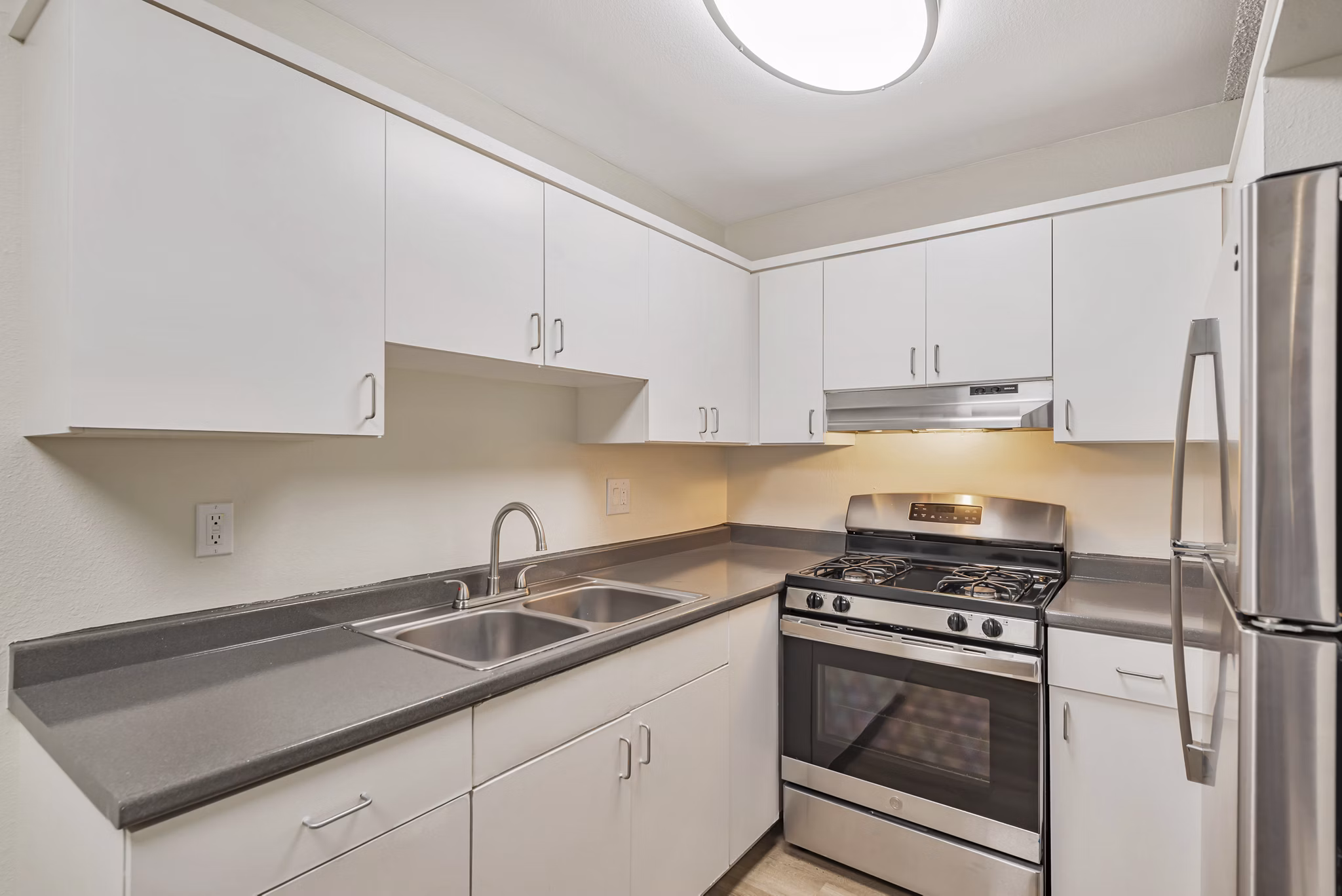kitchen at San Jose Gardens Apartments