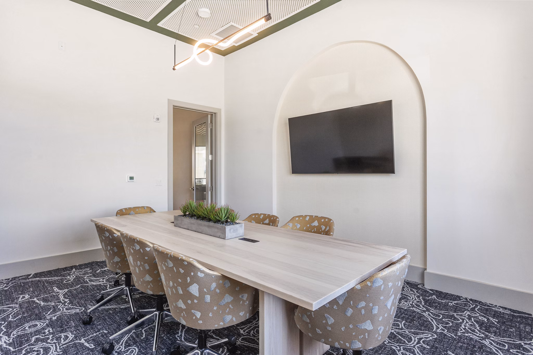 clubhouse meeting facility at Ascend at Black Canyon Apartments
