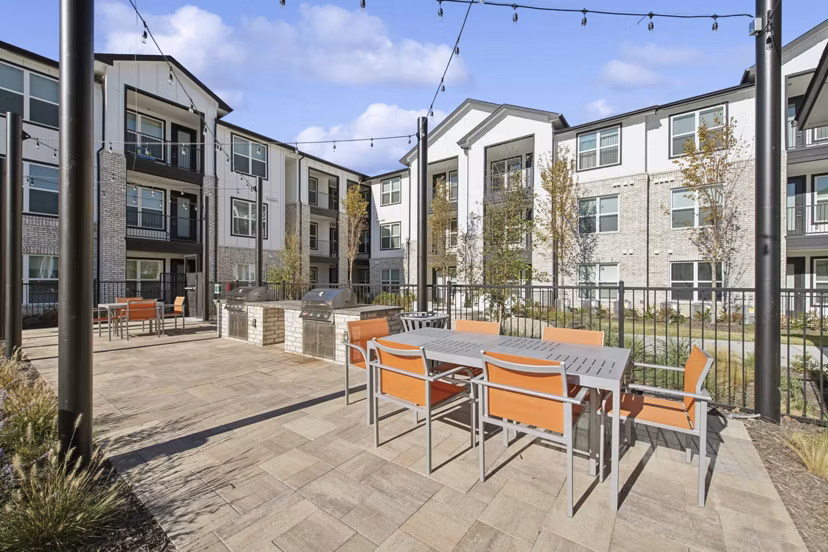 grill area/patio at Ascend at McKinney North Apartments
