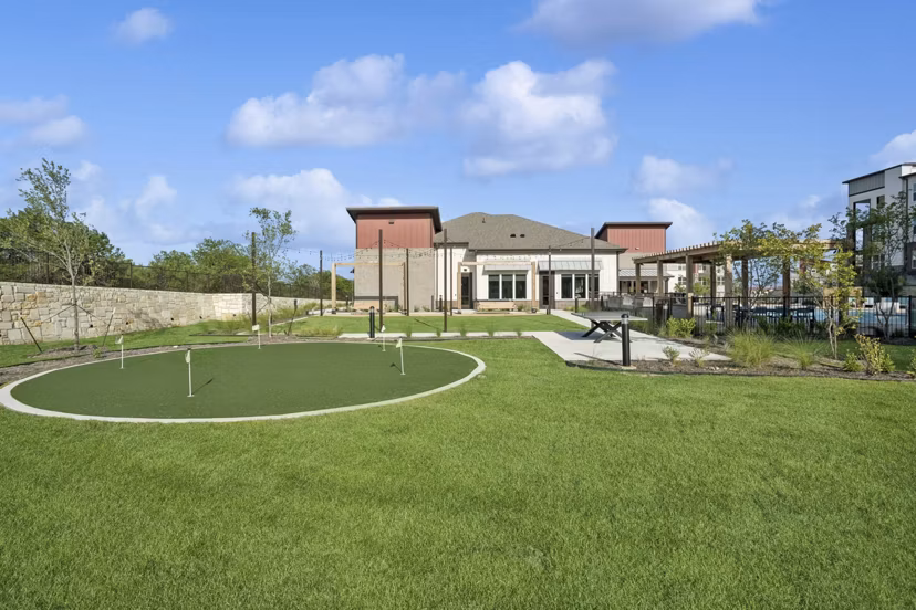 putting green at Ascend at Pioneer Hill Apartments