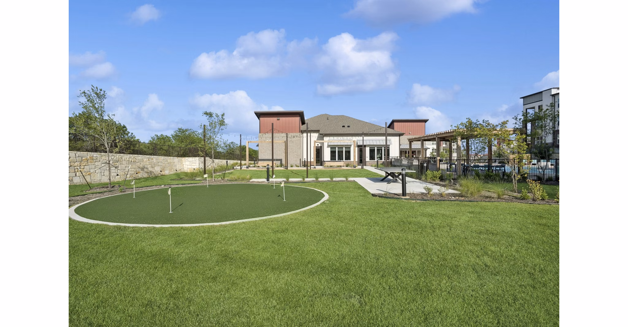 putting green at Ascend at Pioneer Hill Apartments