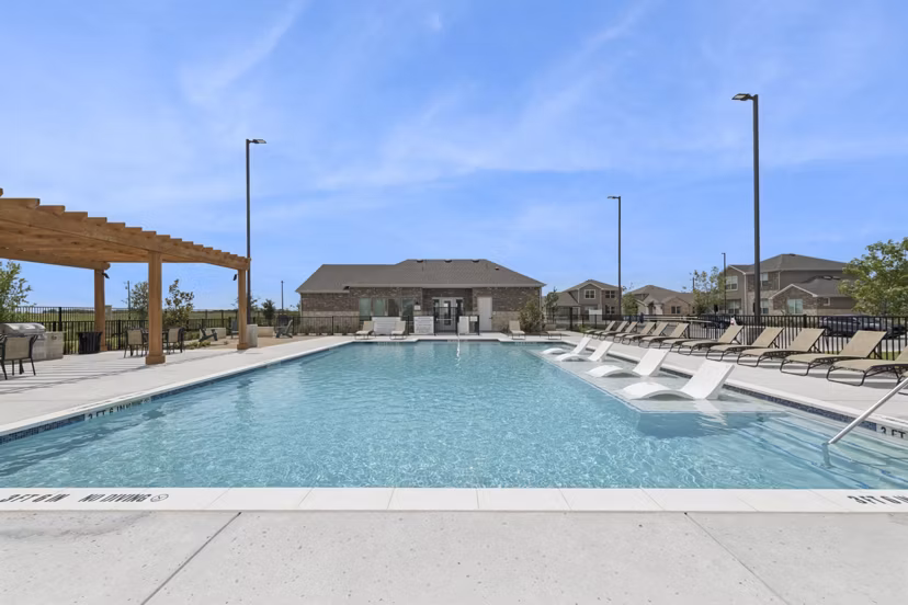 pool at Cottages at Lindsey Place Apartments