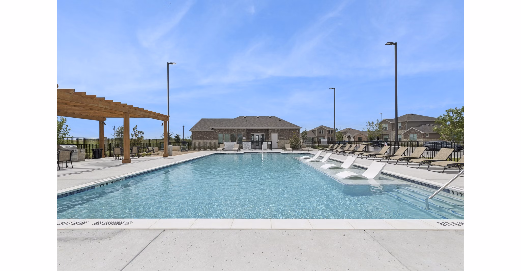 pool at Cottages at Lindsey Place Apartments