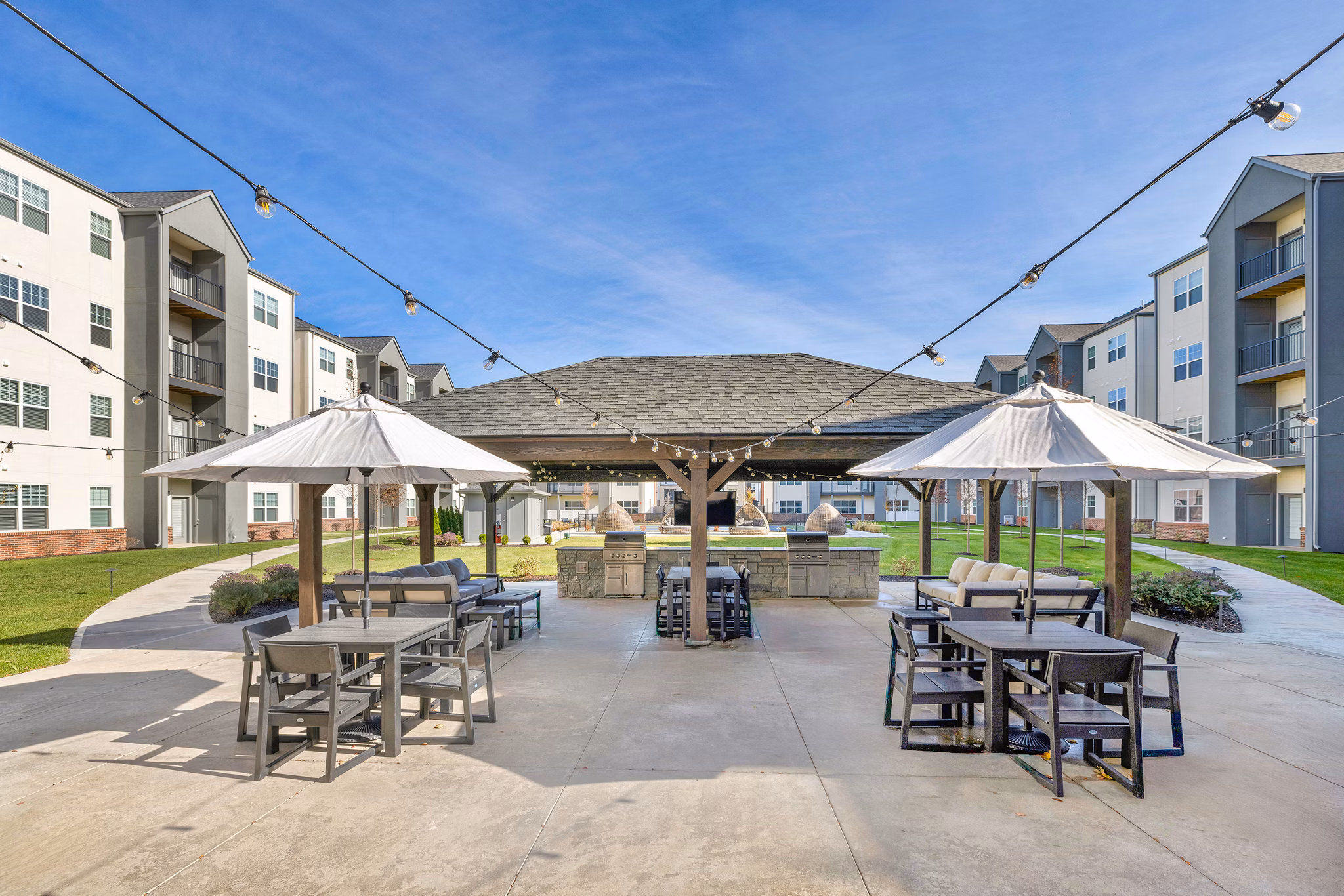 grill area at Vista Riverwest Apartments