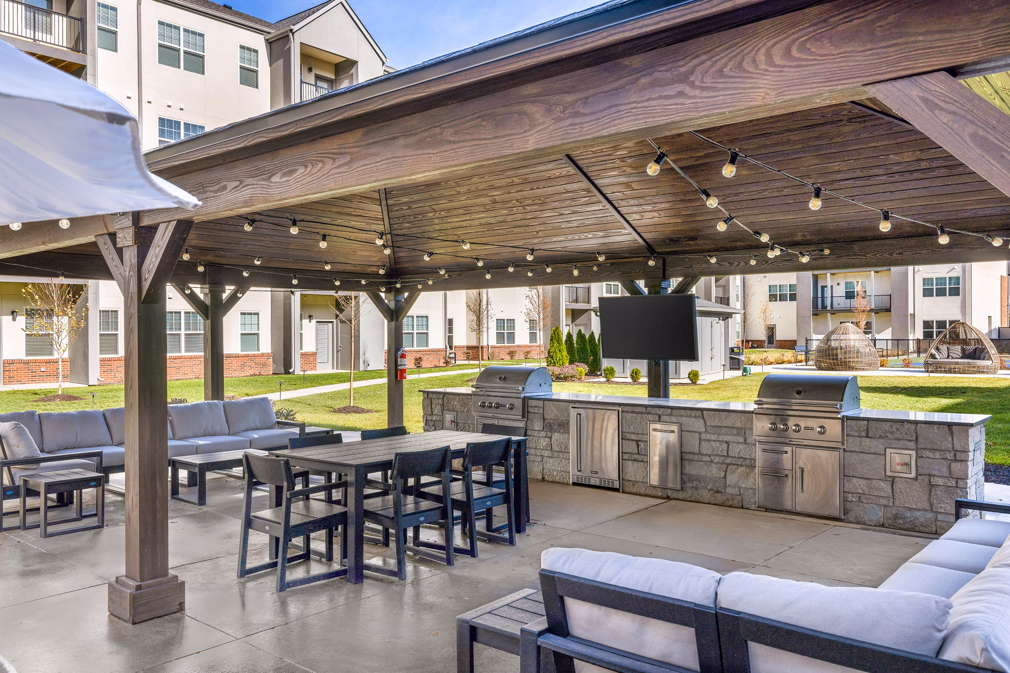 grill area at Vista Riverwest Apartments