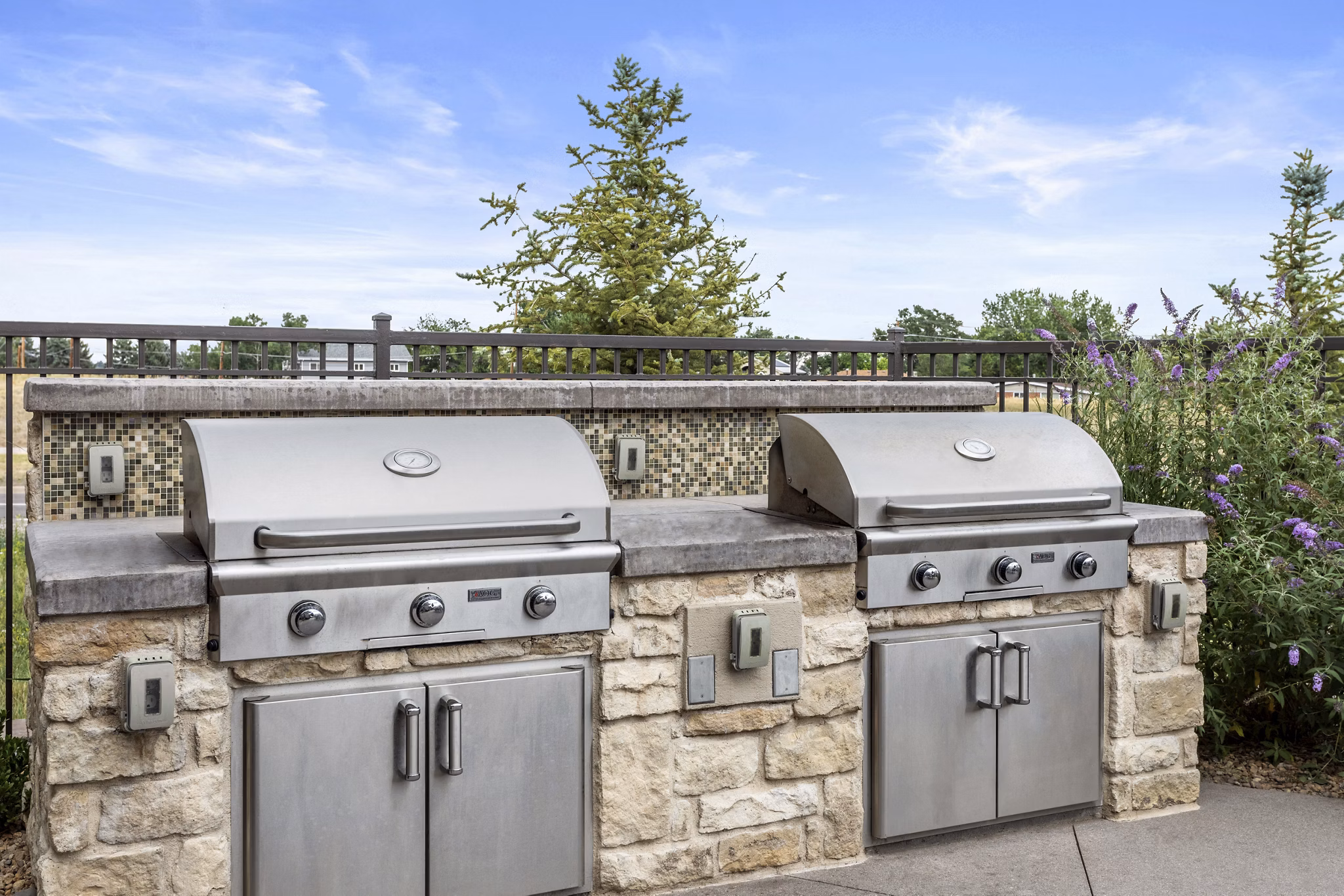 grill area/patio at Gateway Arvada Ridge Apartments