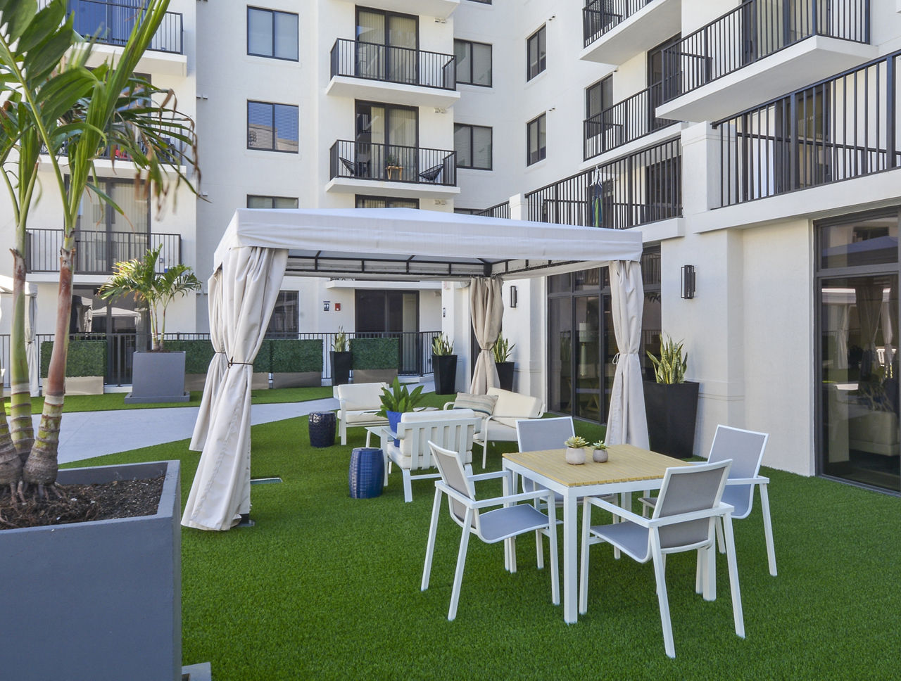 Grill area at Solena West Miami West (1 of 3)