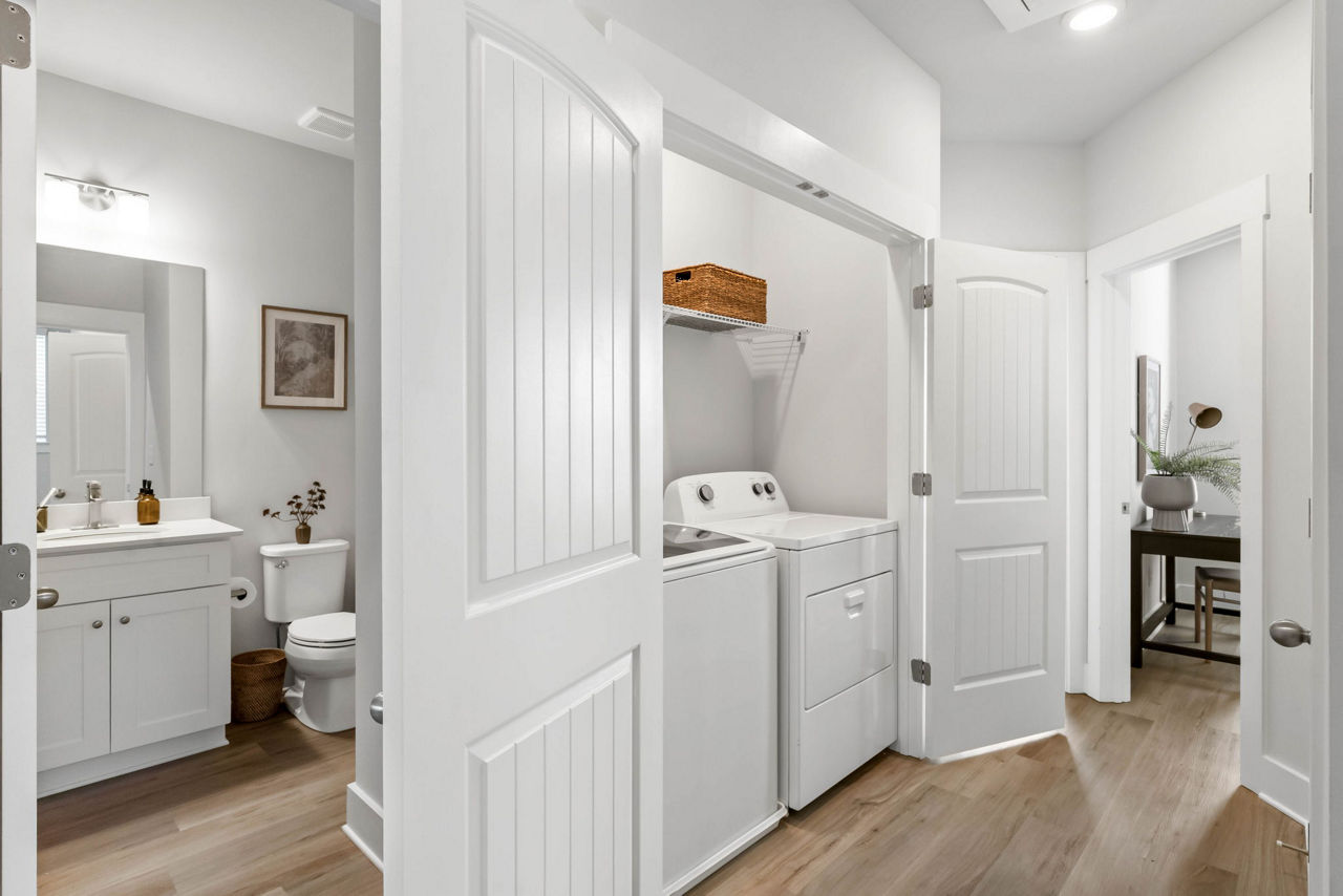 Laundry room at Harmon Cedar Run