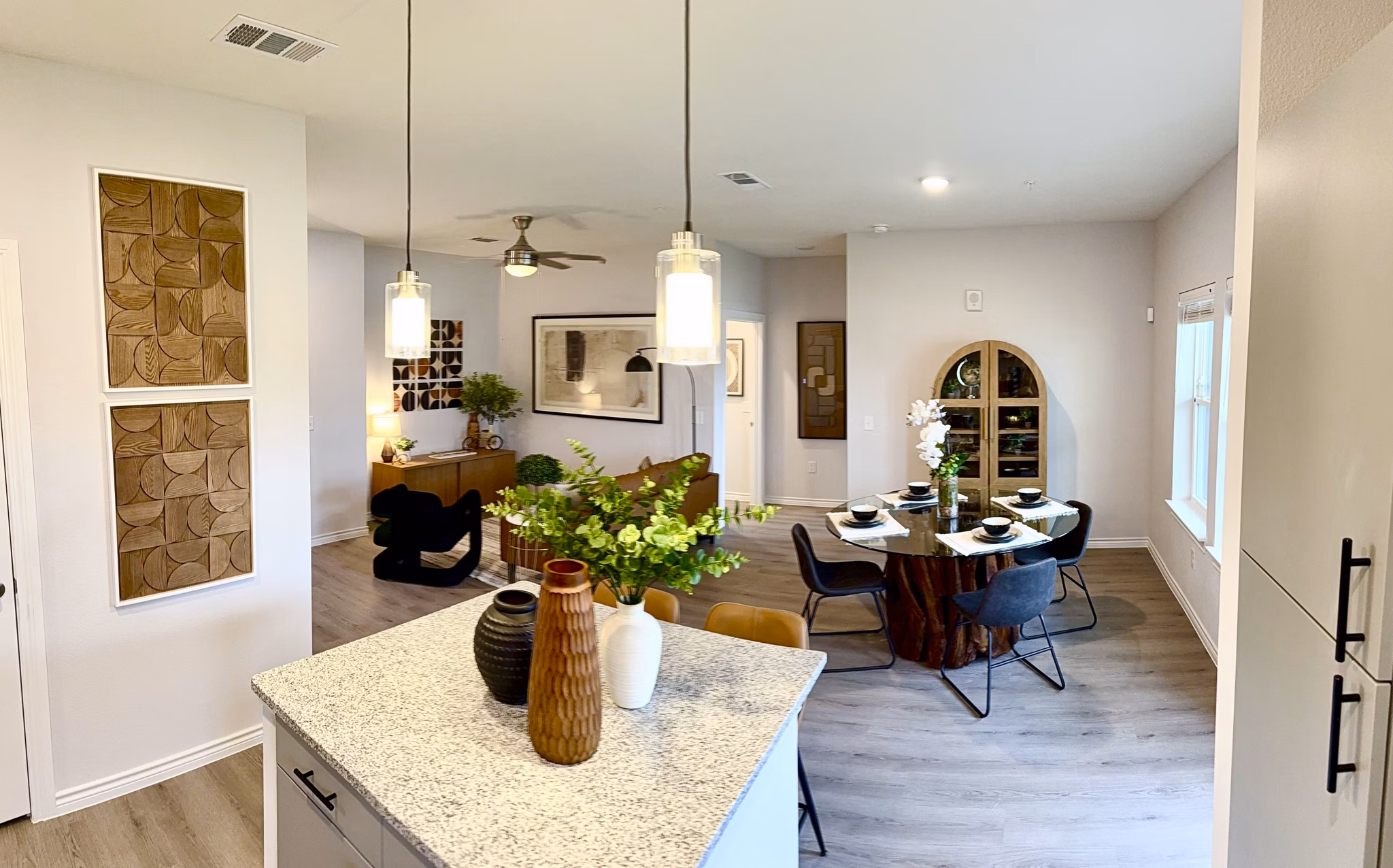 dining room at Arbor Rose at Porter Apartments