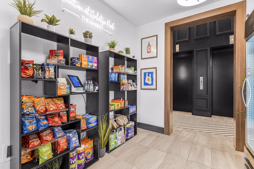 clubhouse at Ovation at Galatyn Park Apartments