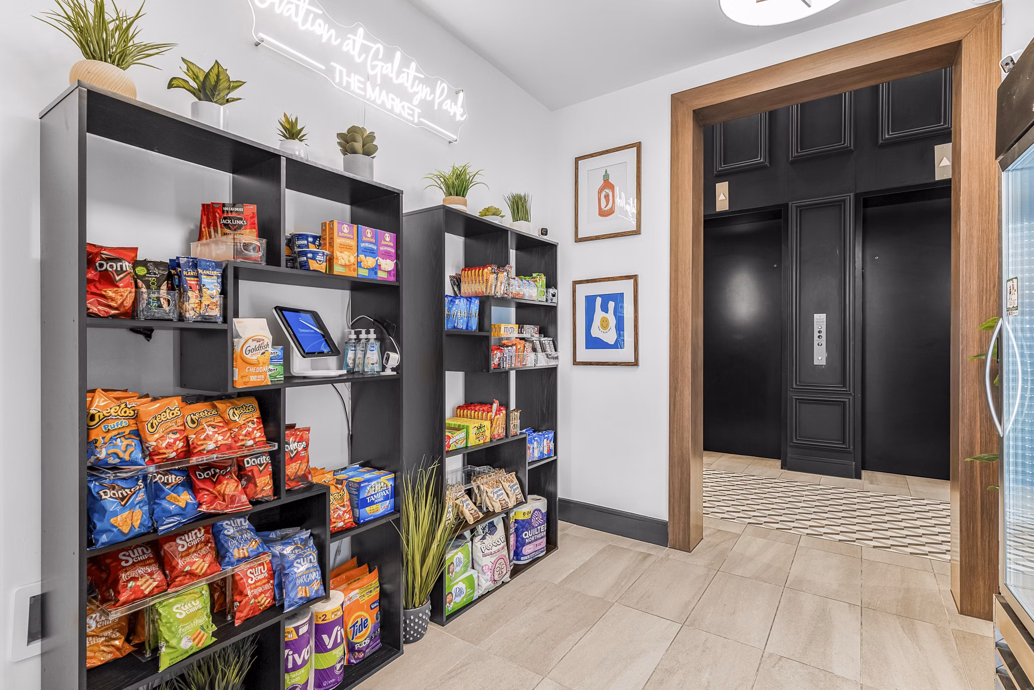 clubhouse at Ovation at Galatyn Park Apartments