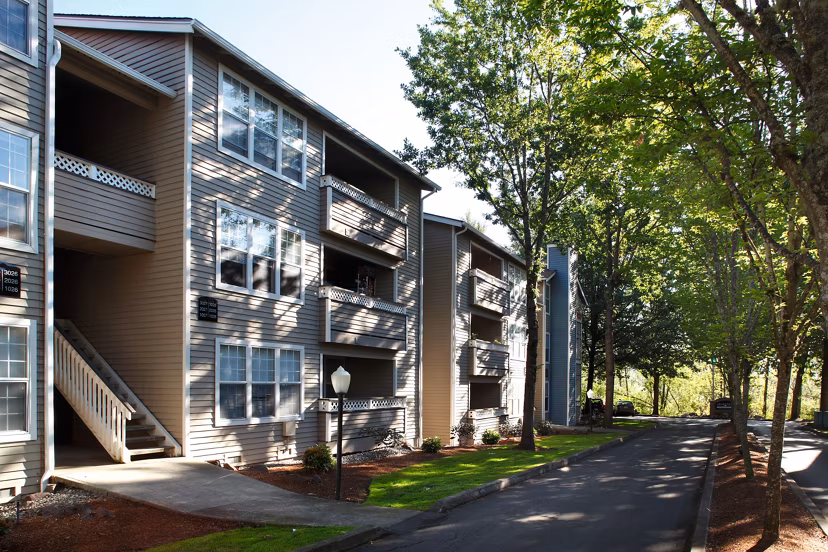 exterior at Archstone Redmond Lakeview Apartments 