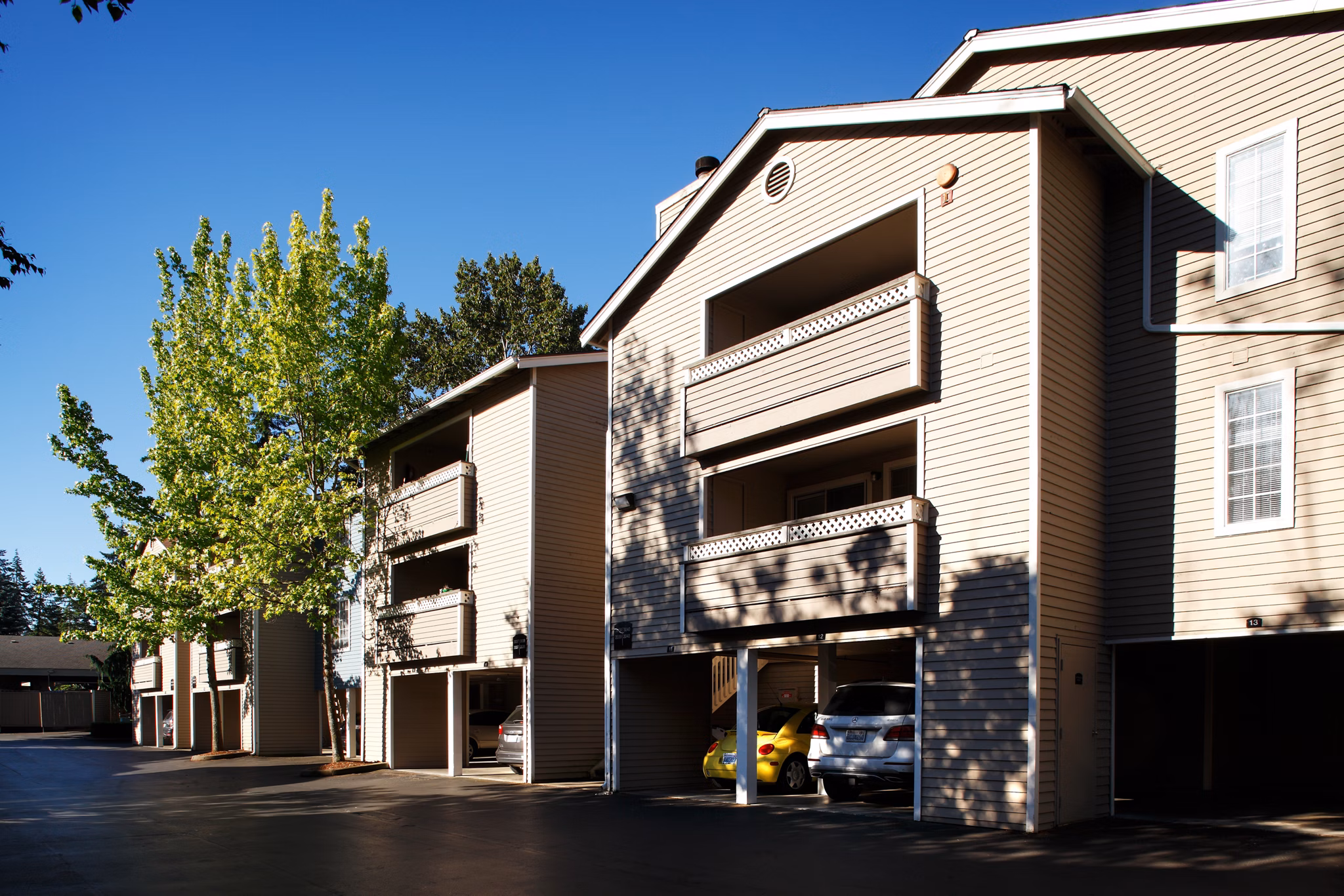 exterior at Archstone Redmond Lakeview Apartments 