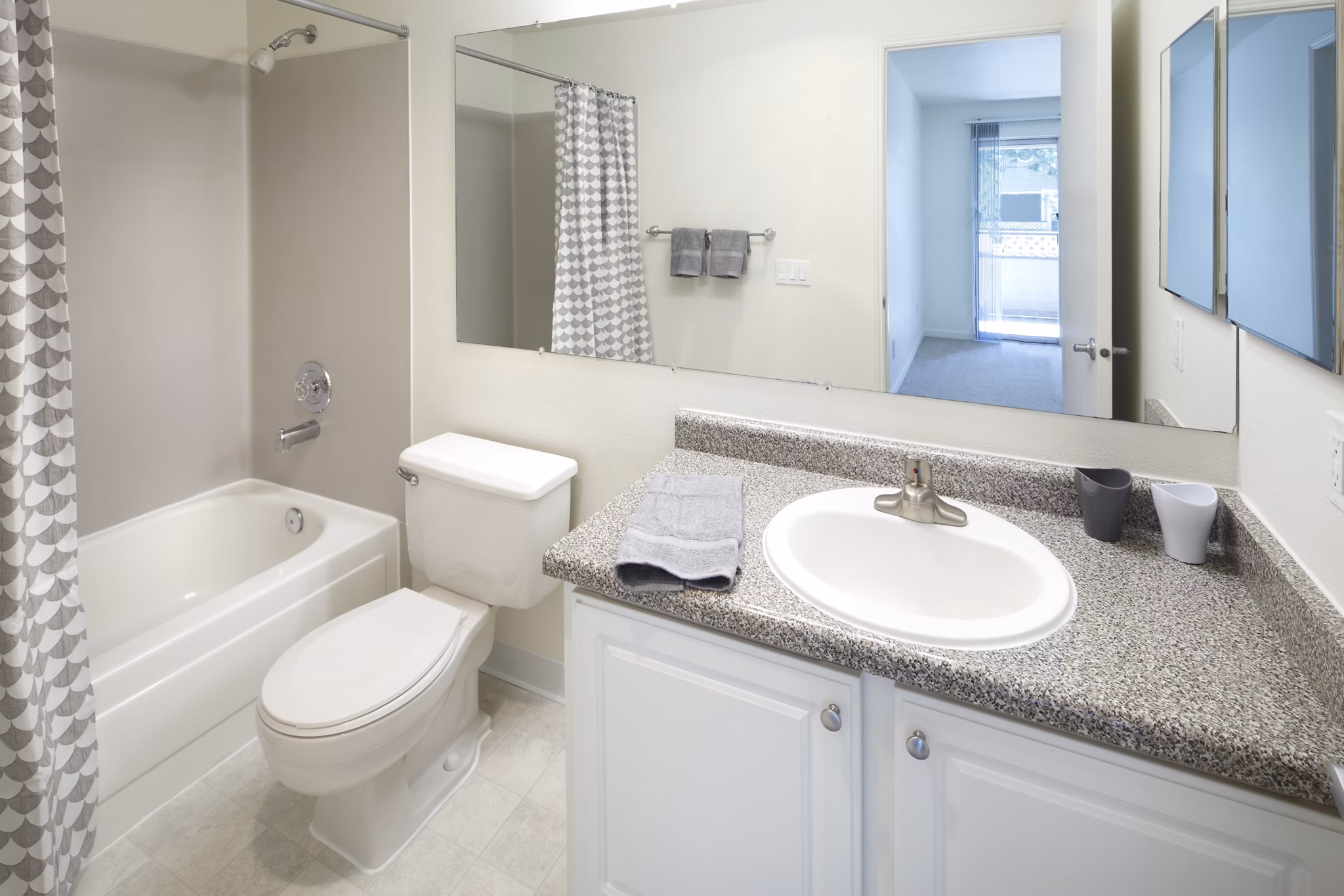 bathroom at Archstone Redmond Lakeview Apartments 