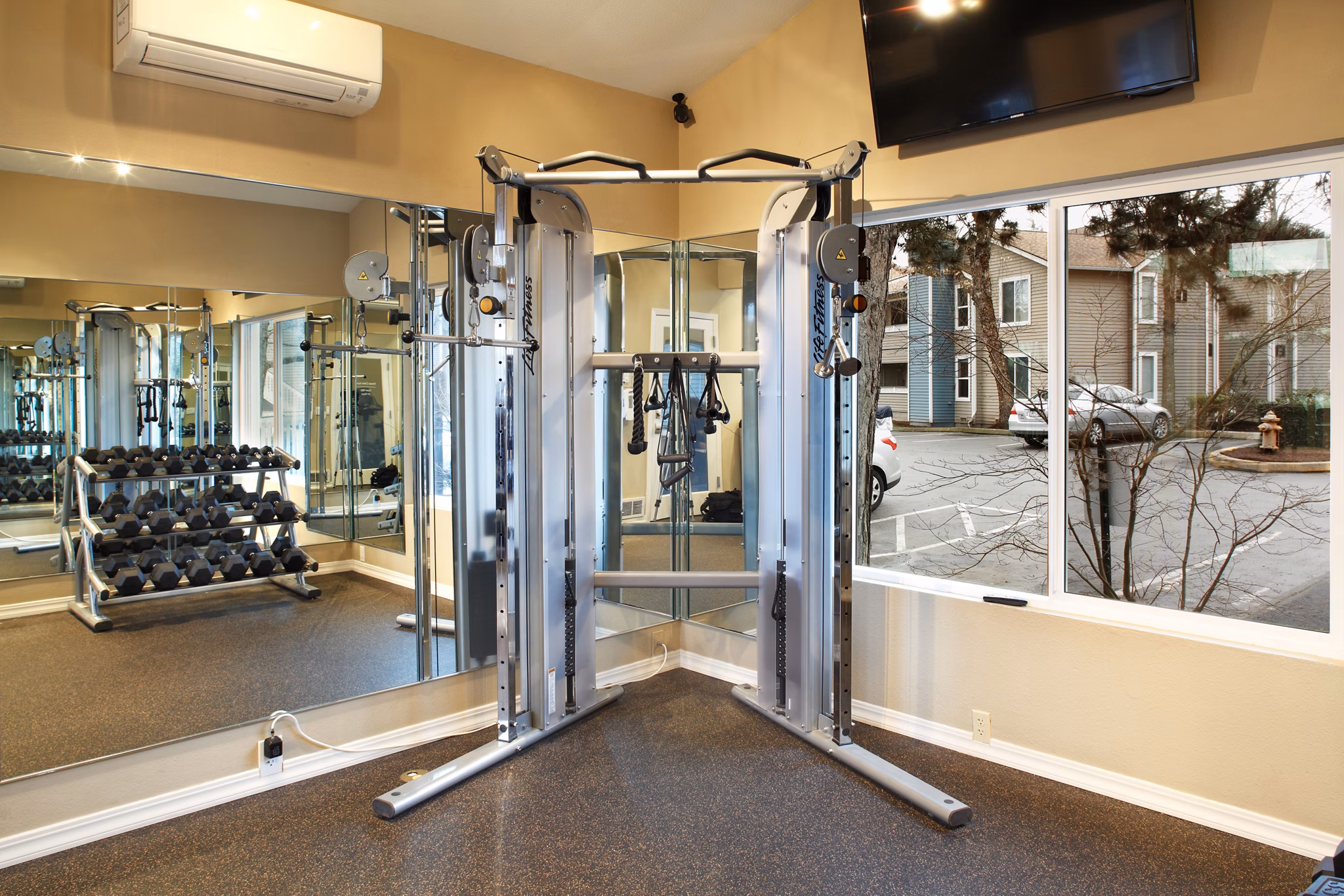 fitness center at Archstone Redmond Lakeview Apartments 