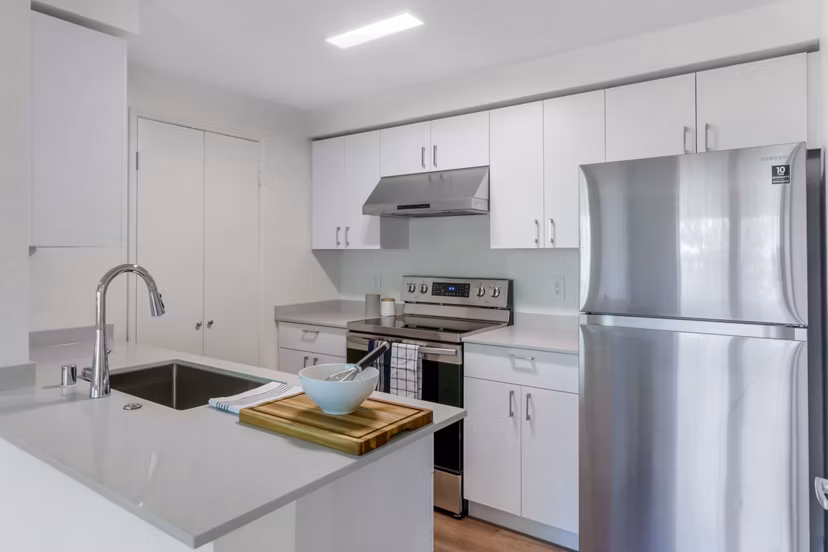 kitchen at Archstone Redmond Lakeview Apartments 