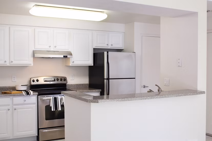 kitchen at Archstone Redmond Lakeview Apartments 