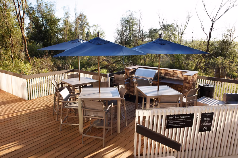 grill area at Archstone Redmond Lakeview Apartments 