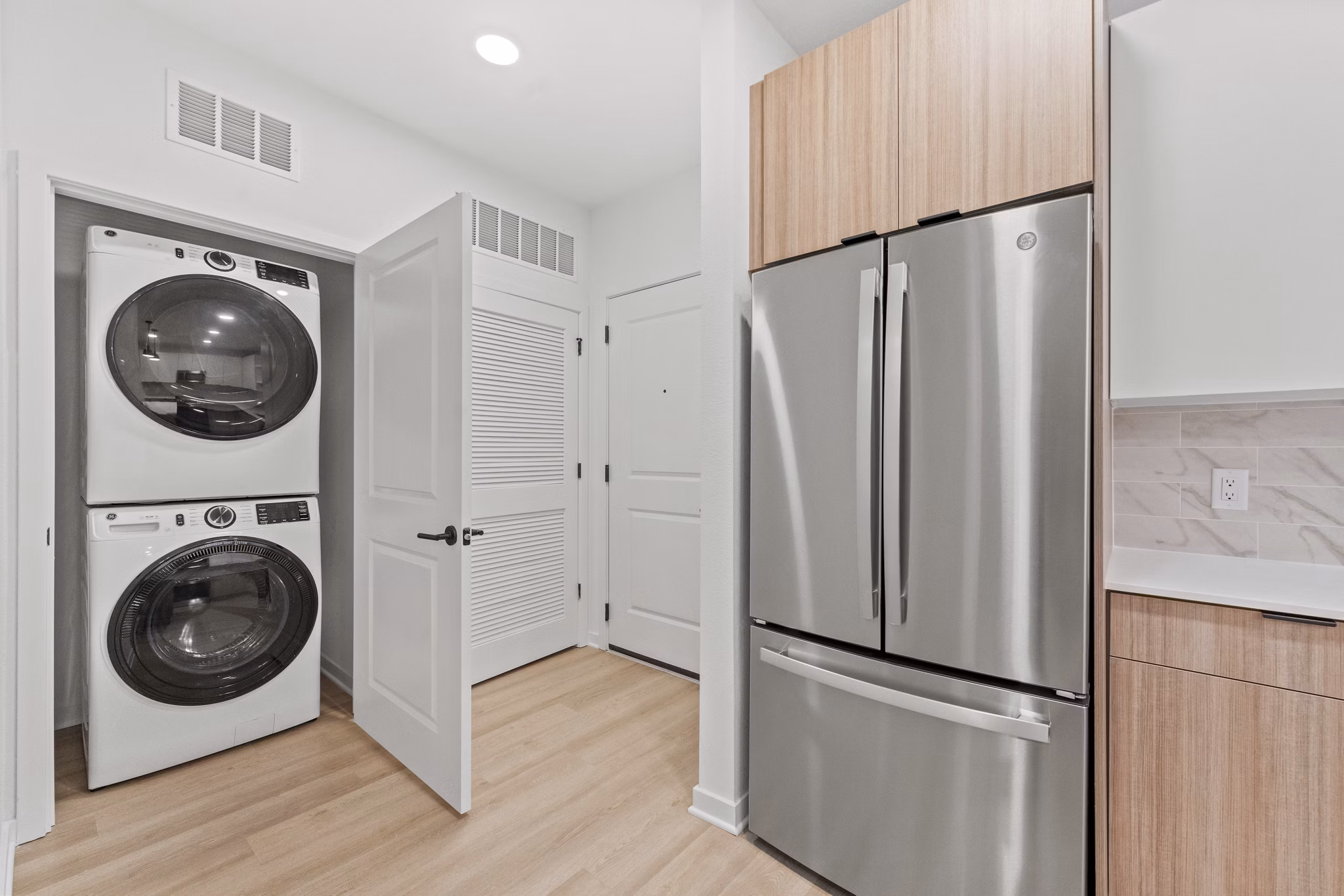 laundry facility at Elan Crown Point Apartments 