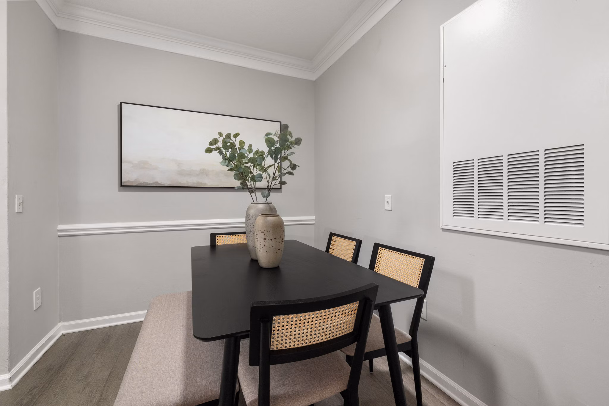 dining room at Avana Creekside Apartments