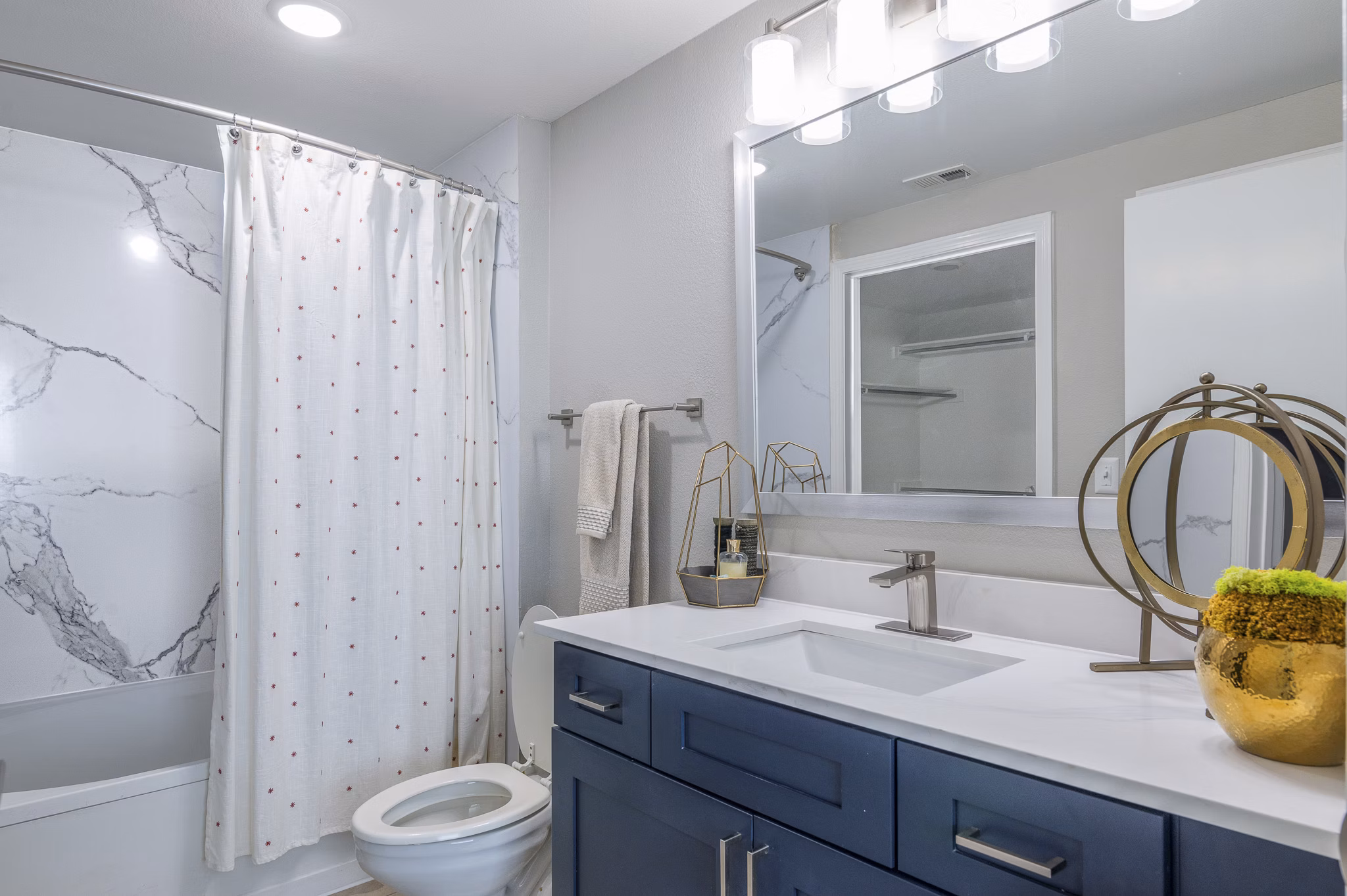 bathroom at Cleo Apartments